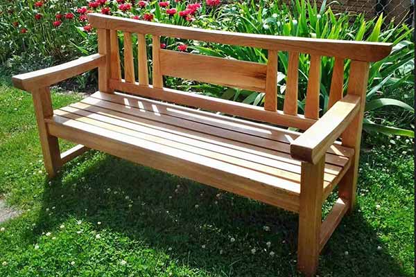 Дерев'яна лавка