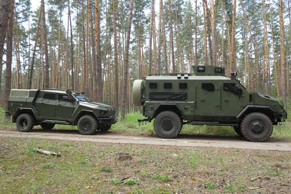 Українські бронеавтомобілі «Варта» та «Новатор»