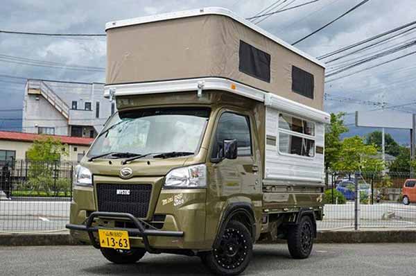  Японець розробив ідеальний кемпер-<b>вантажівку</b> з висувним дахом для сімейних пригод 