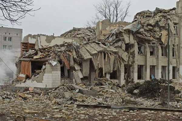  Російські окупанти пошкодили майже 500 шкіл 