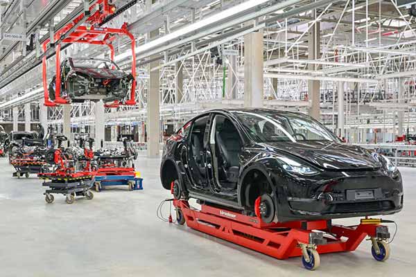 Tesla планує продавати 20 мільйонів електромобілів щороку