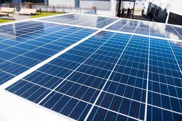 Сонячна вантажівка виїхала на дороги Німеччини Сонячна вантажівка виїхала на дороги Німеччини