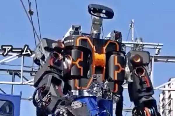 Японська залізнична компанія створила робота з VR-пілотом для підвищення продуктивності та безпеки робітників