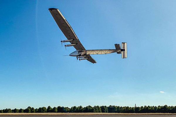 Новий «сонячний літак» може залишатися у повітрі цілий рік без посадки