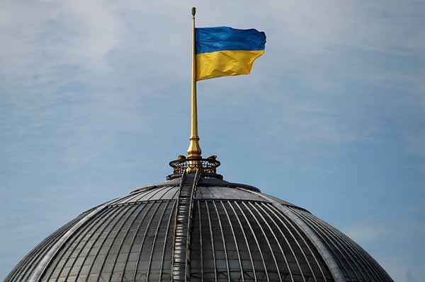  Президент <b>України</b> вніс до праламенту законопроєкти про продовження воєнного стану та загальної мобілізації 