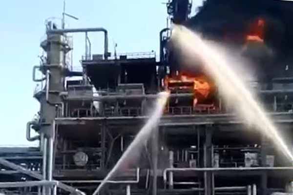 У Ростовській області горить нафтопереробний завод