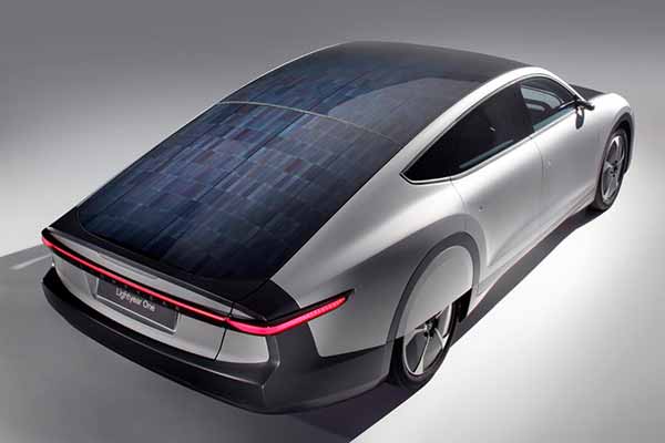 автомобіль на сонячних батареях Lightyear 0