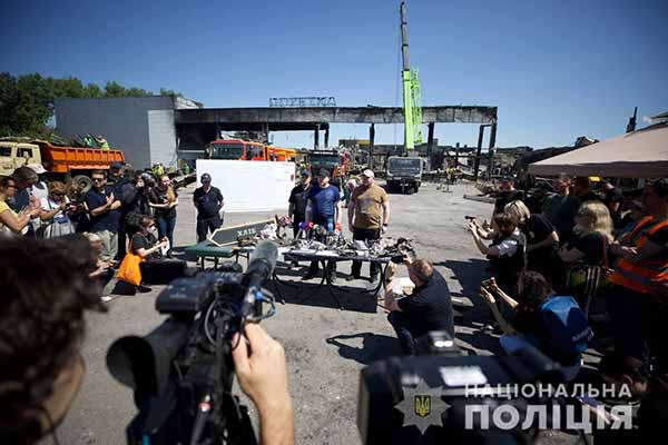  Правоохоронці встановили імена льотчиків рф, які вдарили по торговельному центрі в Кременчуку 
