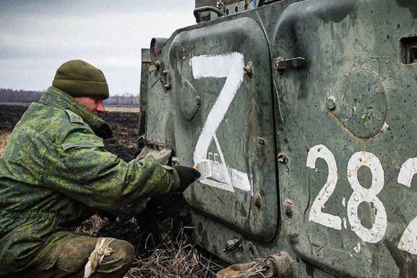 У Криму побили військового РФ за символіку окупантів "Z"