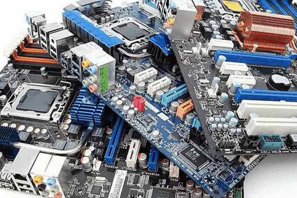 Як вибрати актуальну материнську плату правильно