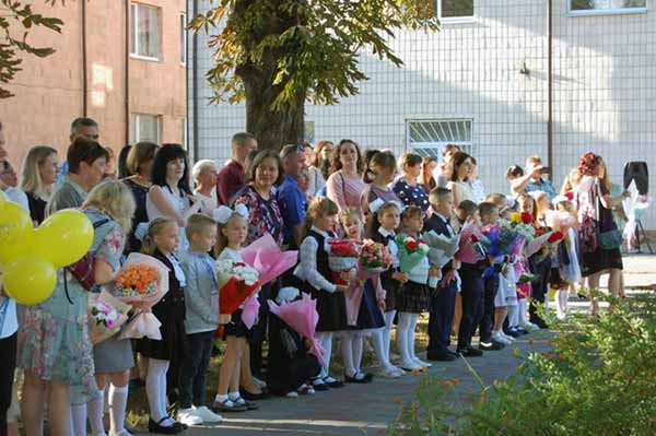 Гребінківська ЗОШ І-ІІІ ст. №4: Перший дзвоник