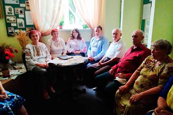 “Зустріч поколінь” у “Гребінчиній світлиці” “Зустріч поколінь” у “Гребінчиній світлиці”