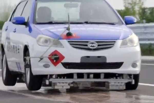 У Китаї тестують автомобілі на магнітній підвісці,...