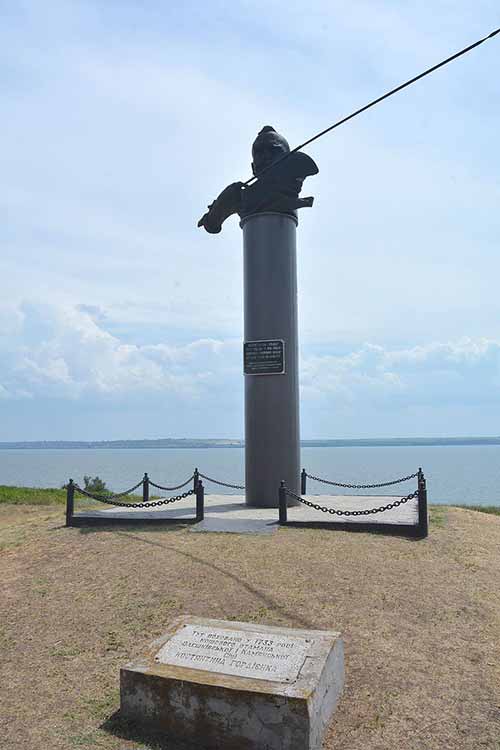 Пам'ятник на честь кошового отамана Запорозької Січі Костя Гордієнка.