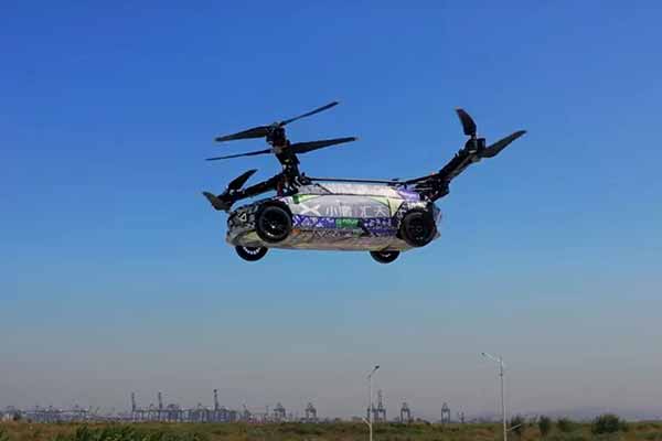Двотонний прототип нового літаючого автомобіля eVTOL