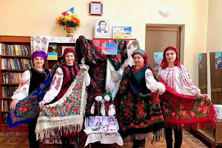 День української хустки: свято, традиції і гребінк...