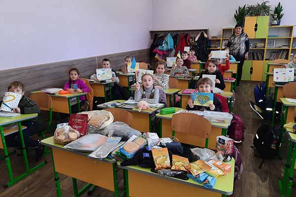 Подарунок вдячності від Гребінківської гімназії