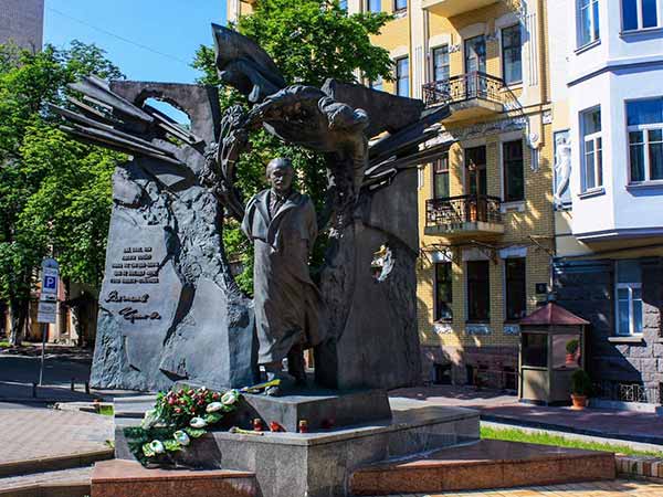 Памятник Чорноволу у Києві
