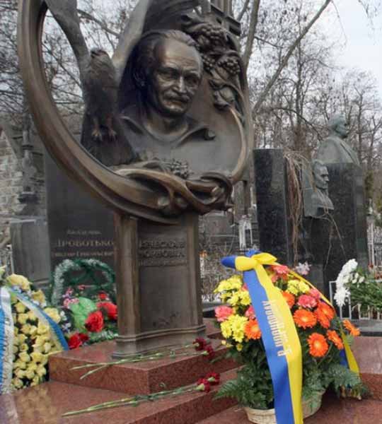 Могила на Байковому цвинтарі Києва
