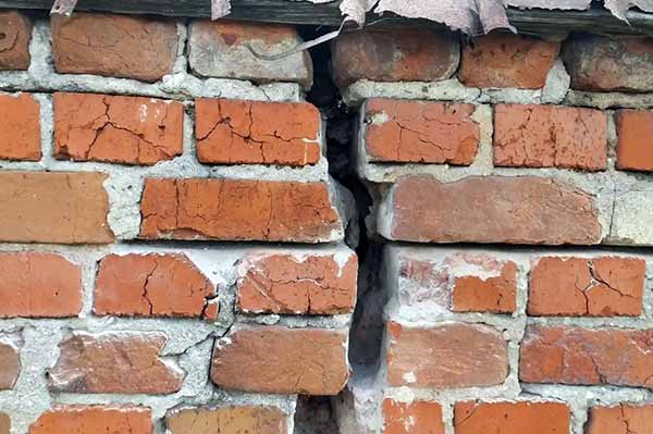 тріщина в стіні