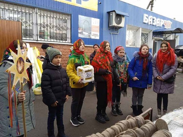 У Гребінці колядували на підтримку ЗСУ