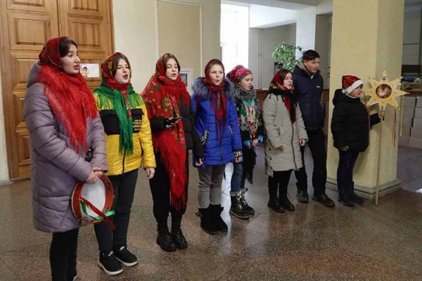 У Гребінці колядували на підтримку ЗСУ