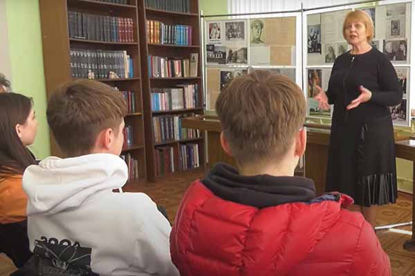 Валентина Гудим представила виставку облдержархіву Валентина Гудим представила виставку облдержархіву