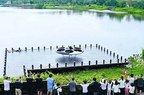 перша в світі пілотована тарілка з вертикальним зльотом