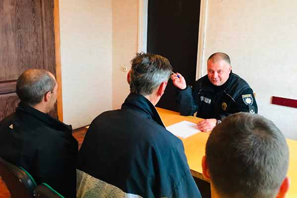 Клієнти пробації про наслідки незаконного зберігання зброї