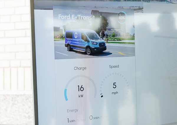 У США почали тестувати систему бездротової зарядки електромобілів