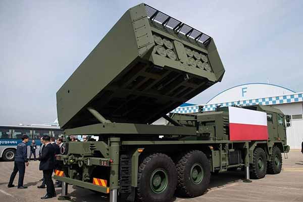 Польський ракетний комплекс Homar-K, максимальна дальність стрільби керованими боєприпасами 160 км.