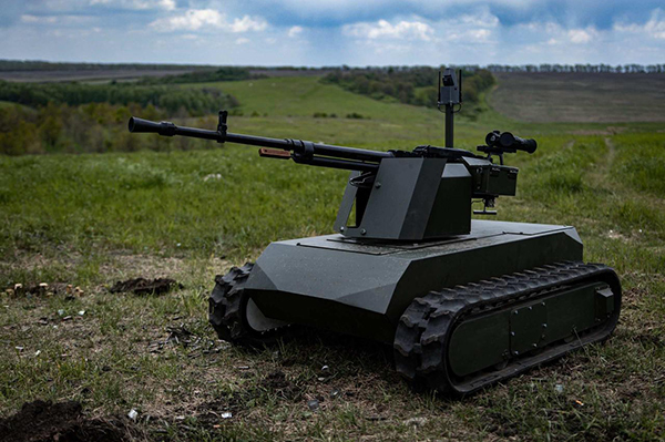 Автономна вогнева платформа UTE MT-1 з великокаліберним кулеметом - малопомітна, має високу прохідність