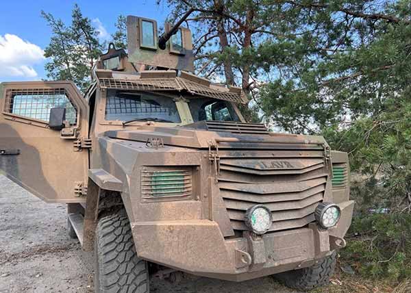 Американська високопрохідна бронемашина LAVR Titan-DS Американська високопрохідна бронемашина LAVR Titan-DS