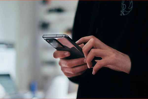 Современный мобильный телефон