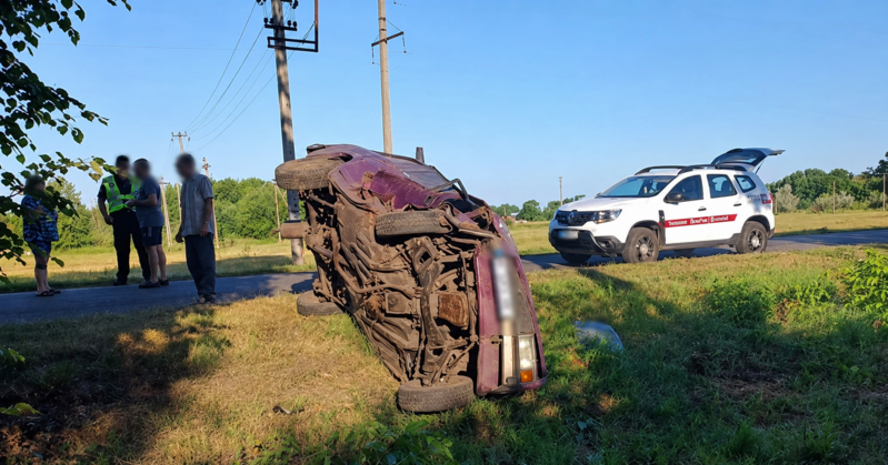 На Полтавщині перекинувся автомобіль ВАЗ: водій загинув на місці