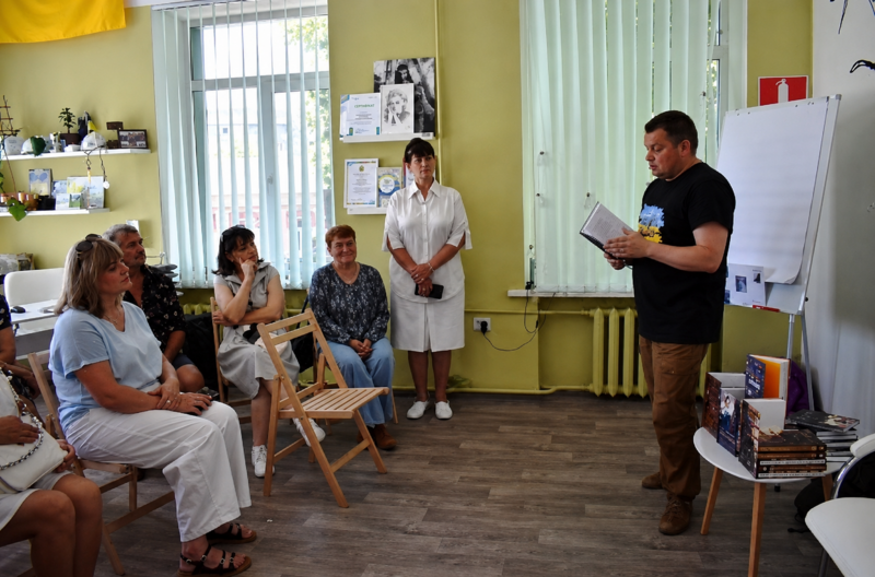 У Пирятині відбулася літературна зустріч із поетом і військовослужбовцем Андрієм Кириченком