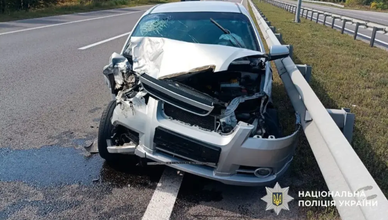 Поблизу Копилів зіткнулися два легковики: 66-річну пасажирку госпіталізували