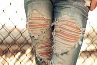 Хіт сезону: Як модно подерти джинси