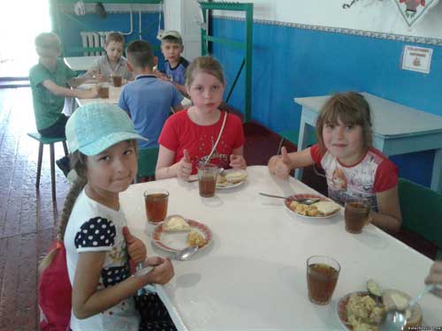 Кулажинська школа: Зустрічай нас, Веселкова країно!