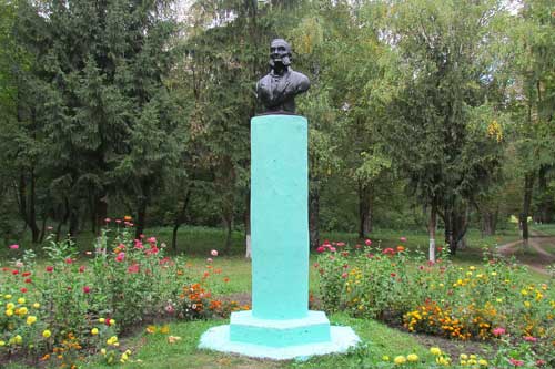 Пам'ятник-погруддя Л. І. Глібова, парк ім. Глібова