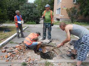 Ремонт горловин, заміна каналізаційних люків (Гребінка)