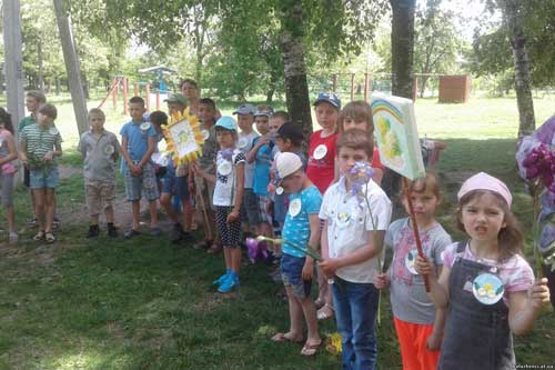 Кулажинська школа: Зустрічай нас, Веселкова країно!