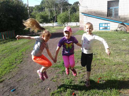 Кулажинська школа: Зустрічай нас, Веселкова країно!