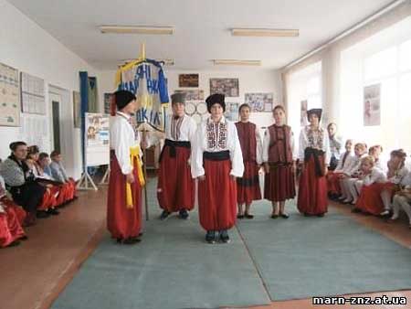 Мар'янівська школа: День українського козацтва