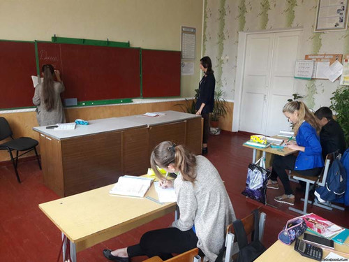 Кулажинська школа: Їм довірено дитинство...