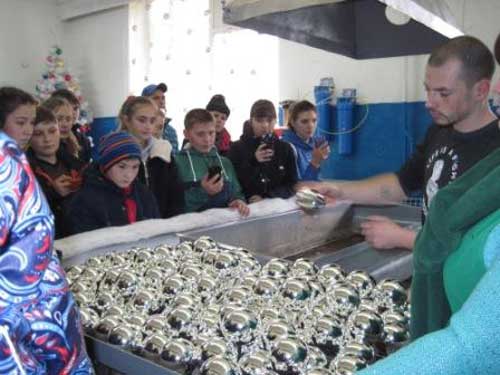 Екскурсія на фабрику ялинкових прикрас