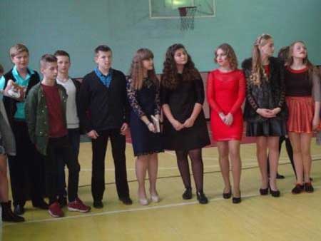 Гребінківська школа №4: Вечір-посвята у старшокласники