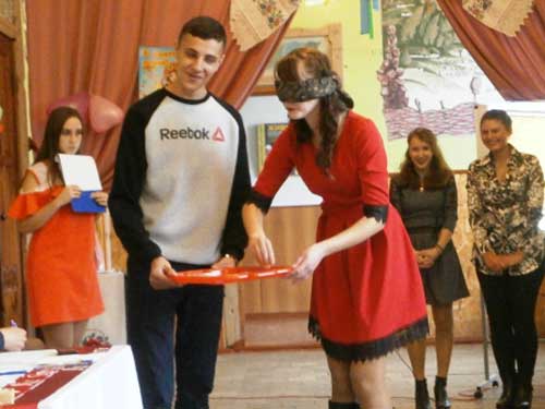 Гребінківська школа №2: "Міс золота осінь" Гребінківська школа №2: "Міс золота осінь"