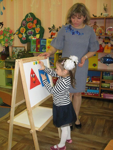 Заняття у дитячому садку "Веселка"