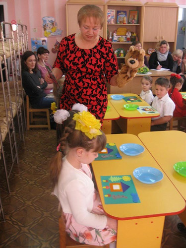 Заняття у дитячому садку "Веселка"